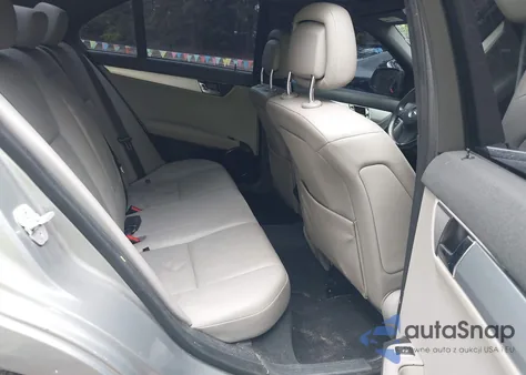 2008 Mercedes-Benz C 300 Luxury/Sport z USA, uszkodzony, nr VIN WDDGF54X68R012183